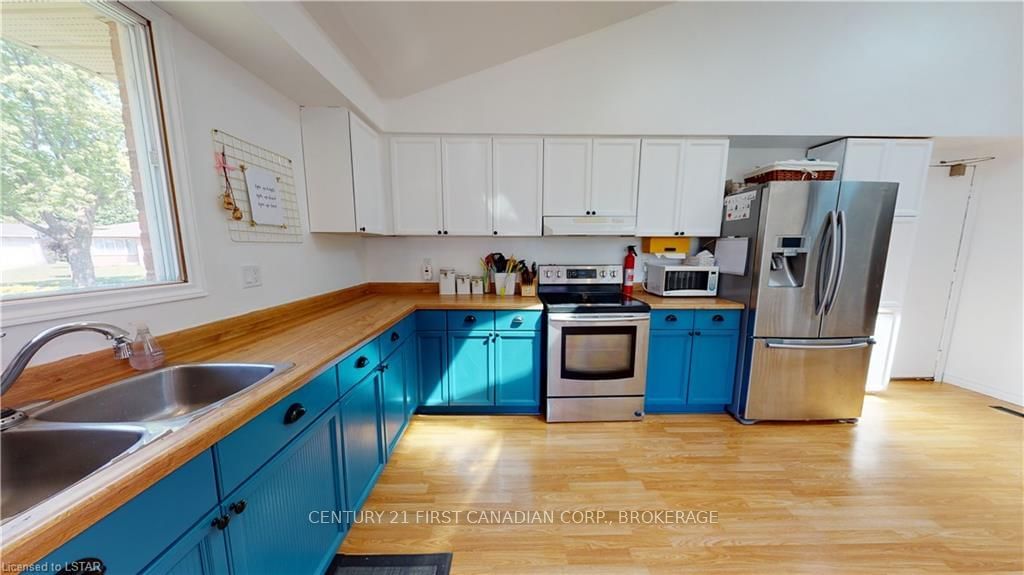 Listing Image 4