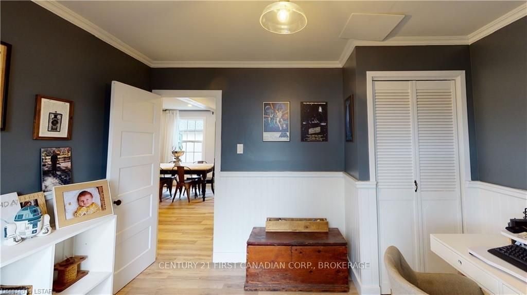 Listing Image 7