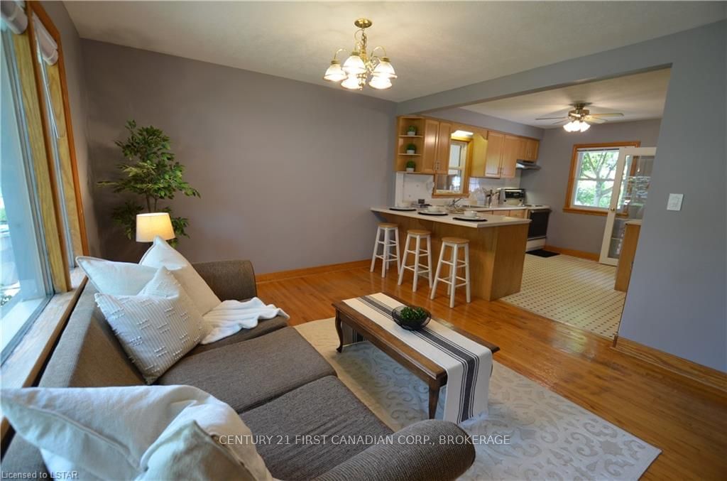 Listing Image 3