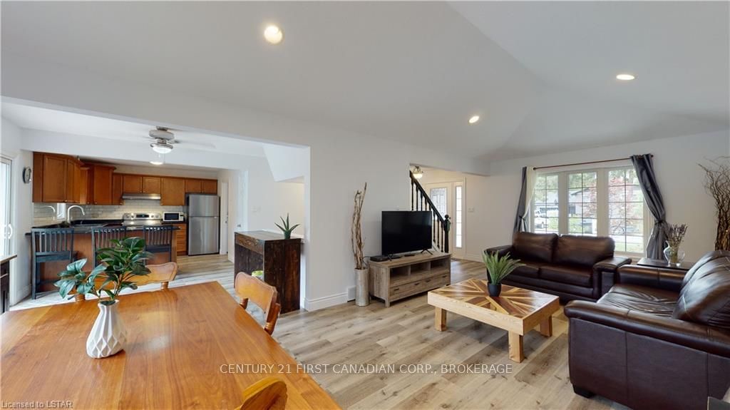 Listing Image 6