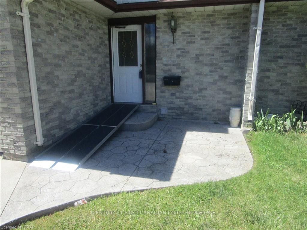 Listing photo 3