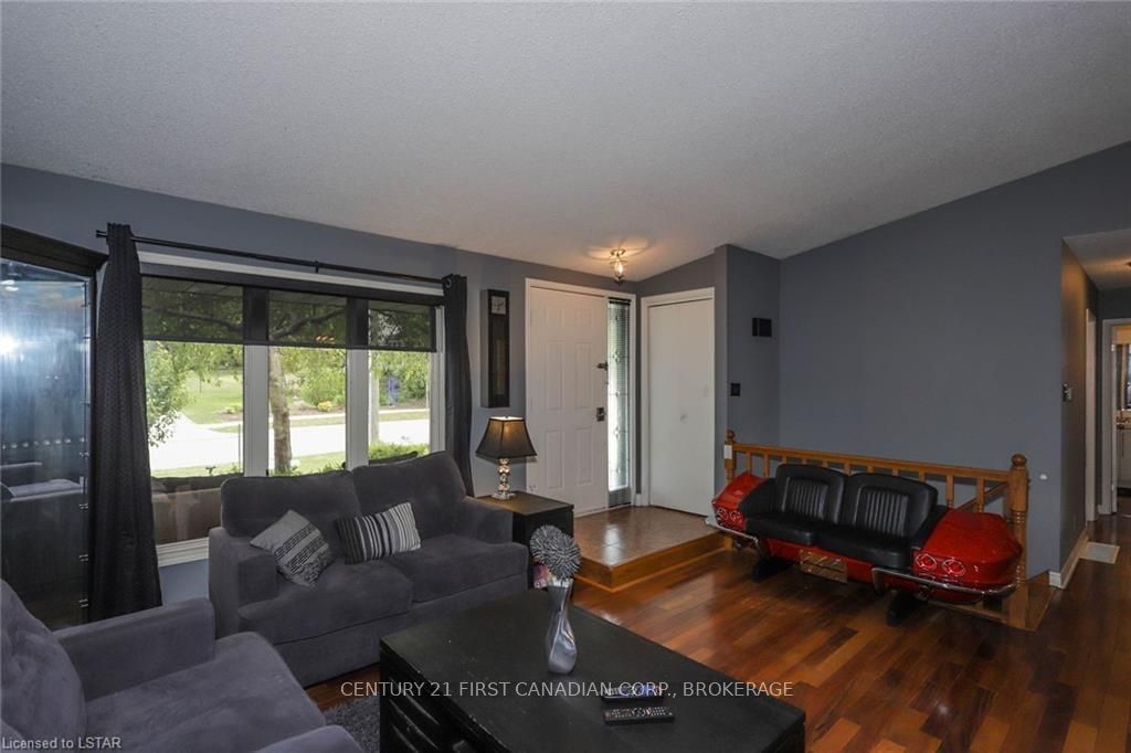 Listing Image 7