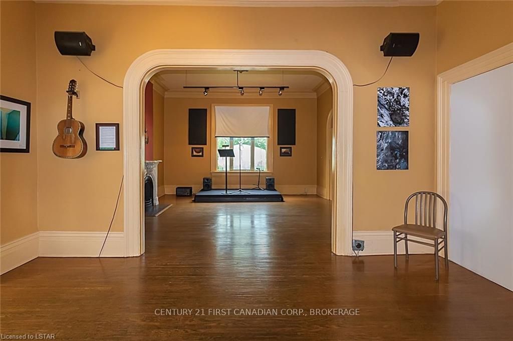 Listing Image 7