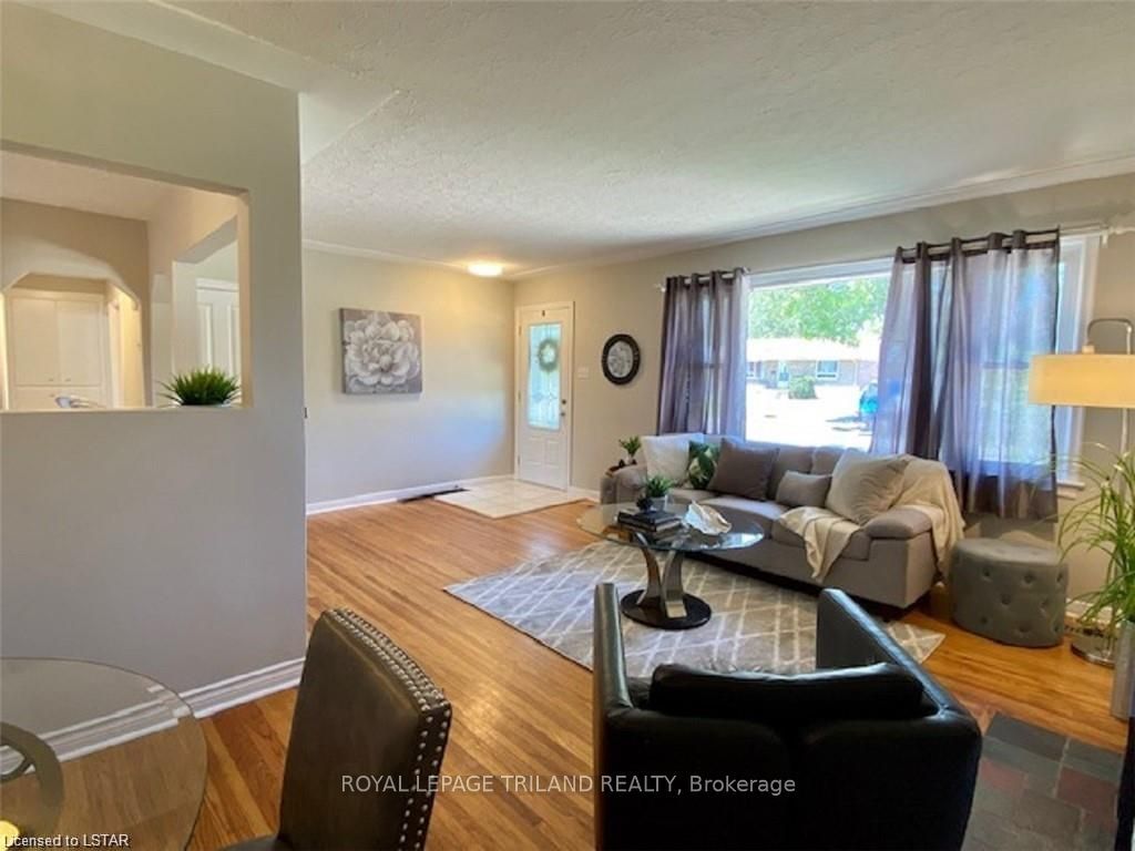 Listing photo 5