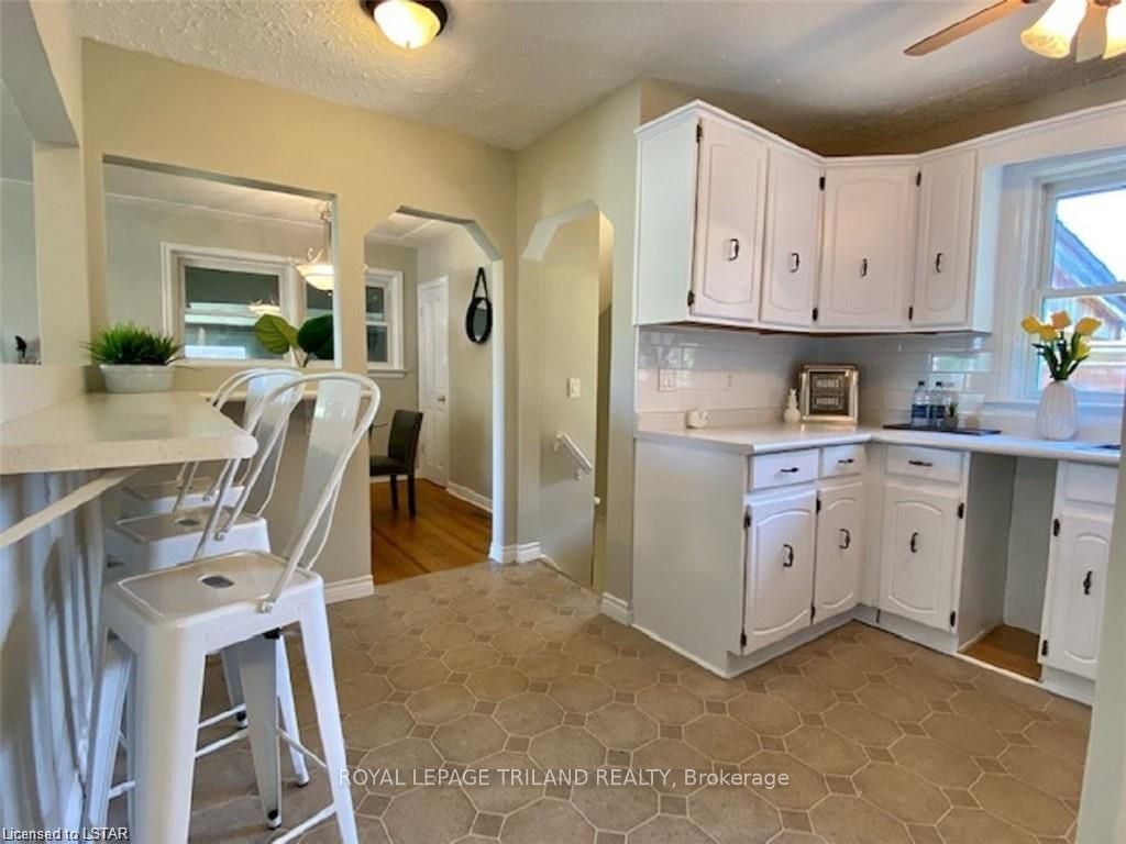 Listing Image 6