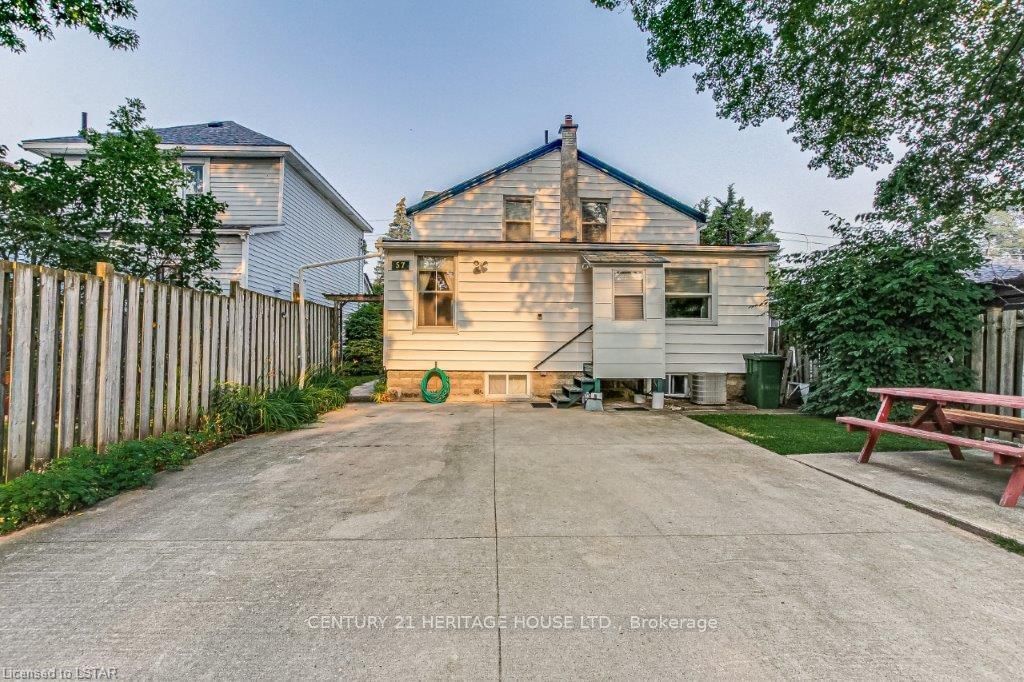 Listing photo 4