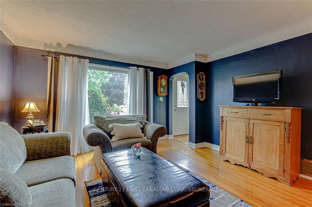 Listing Image 7
