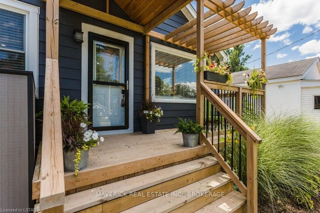 Listing Image 9