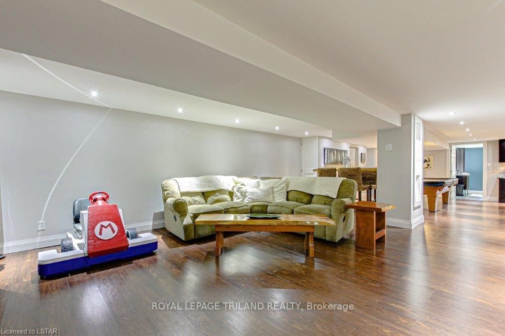 Listing Image 19