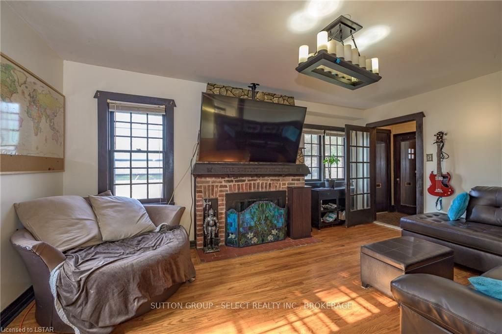 Listing Image 3