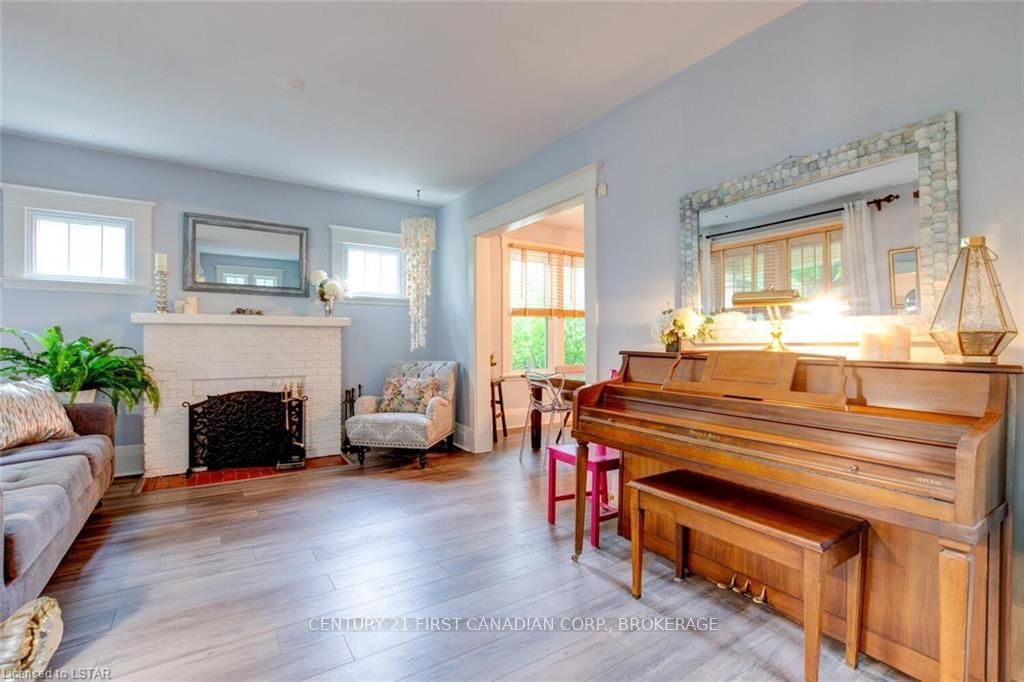 Listing Image 7
