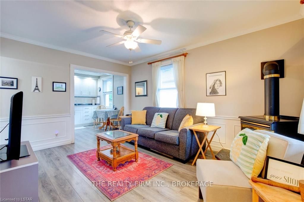 Listing Image 7