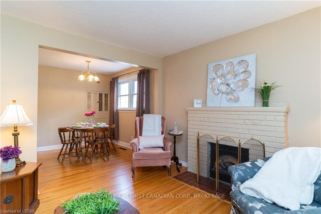 Listing Image 7