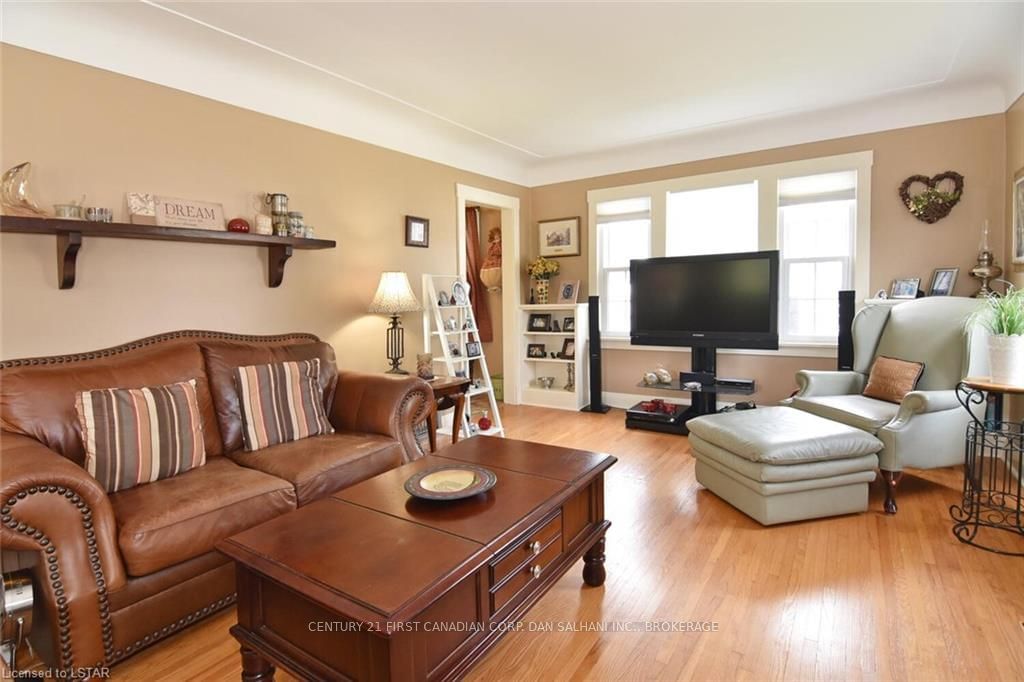 Listing Image 7