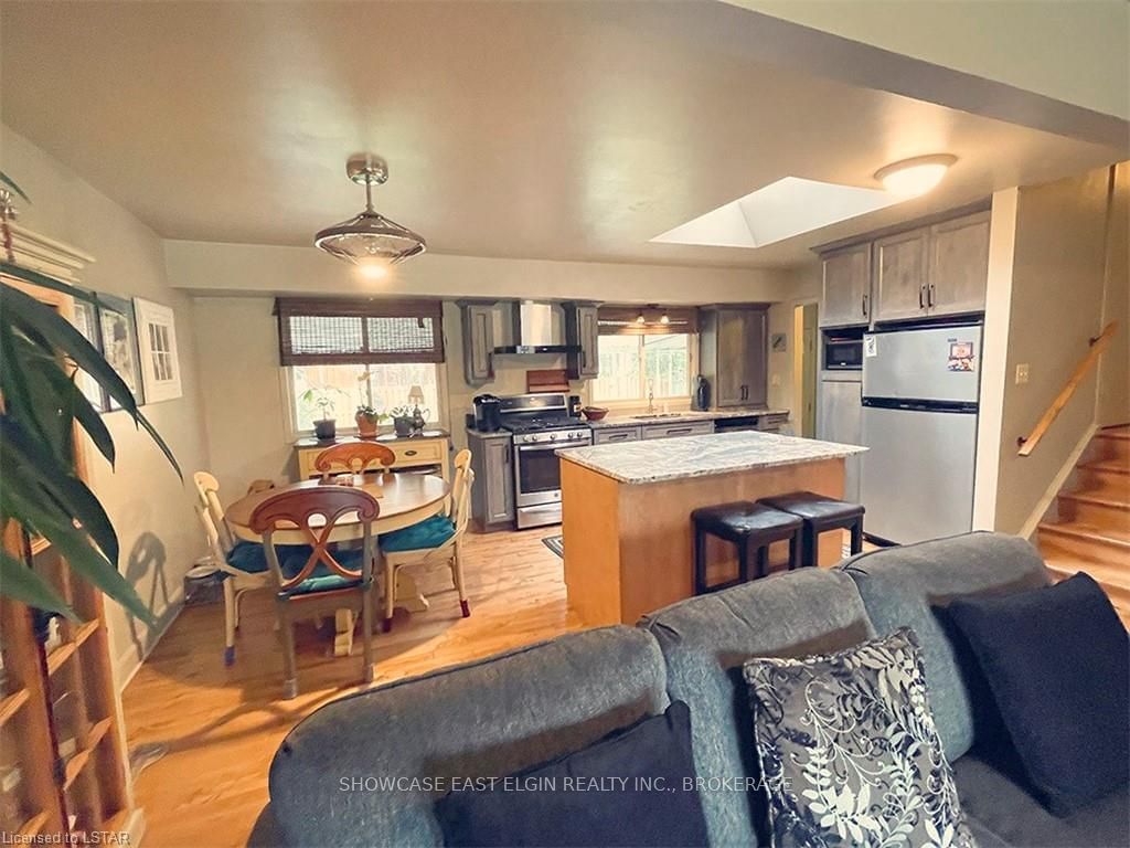 Listing Image 4
