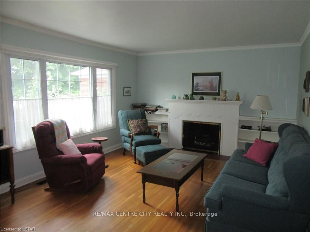 Listing Image 5