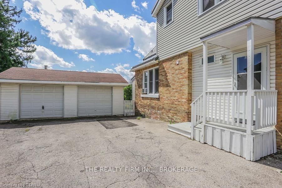 Listing Image 4