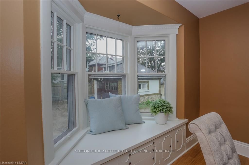 Listing Image 16
