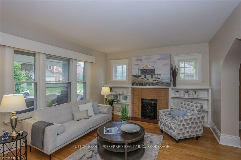 Listing Image 8