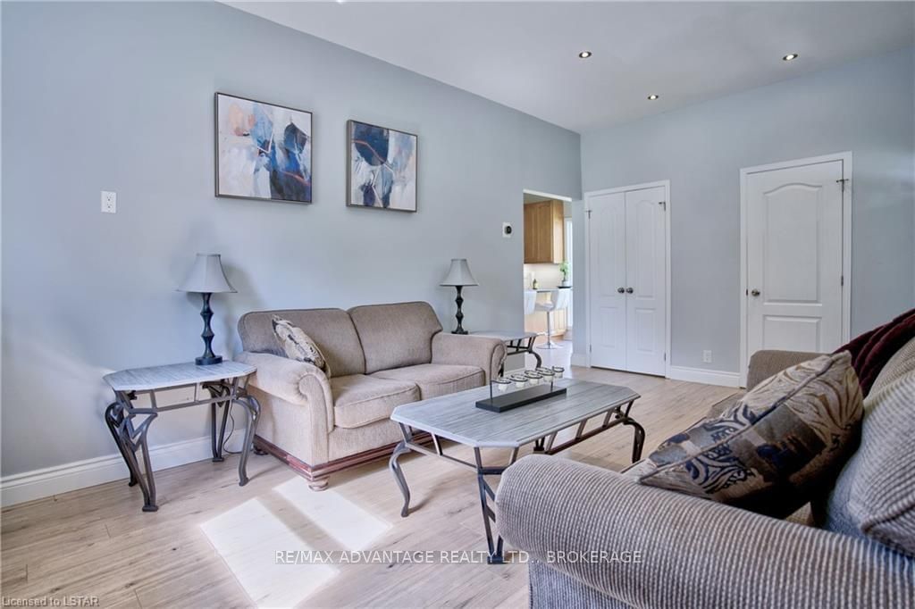 Listing Image 6