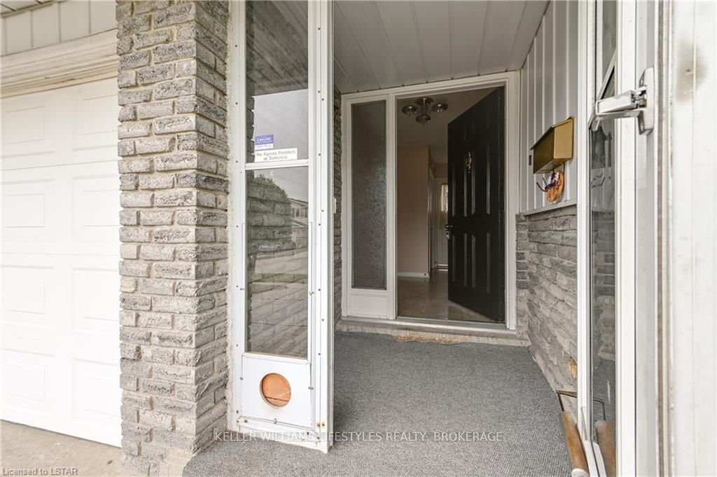 Listing Image 4