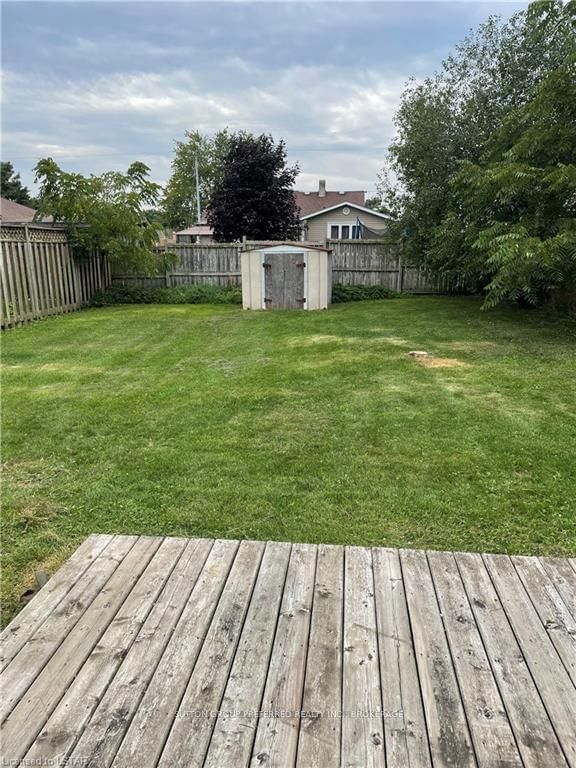 Listing Image 4