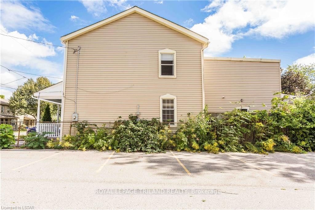 Listing Image 4