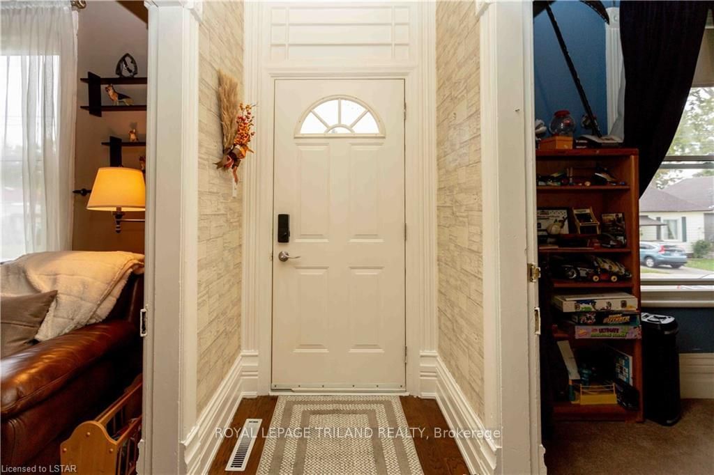 Listing Image 4
