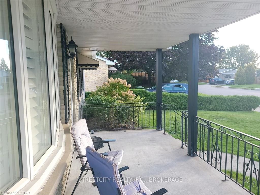 Listing Image 4