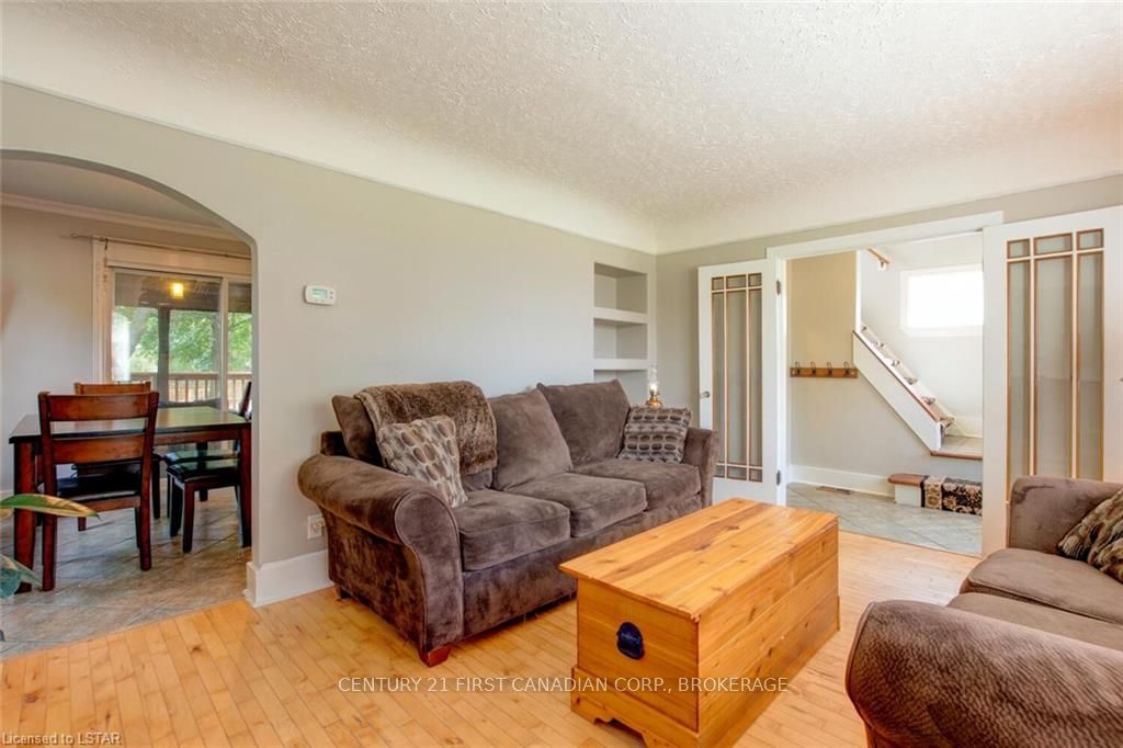 Listing Image 7