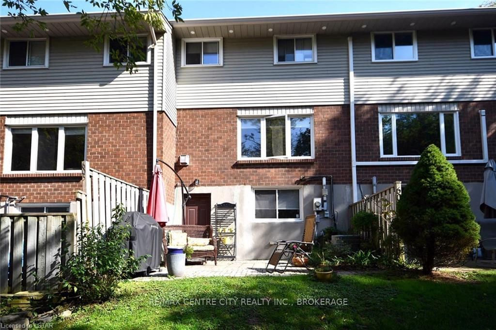 Listing Image 4