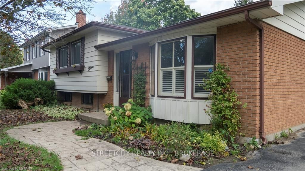 Listing Image 4
