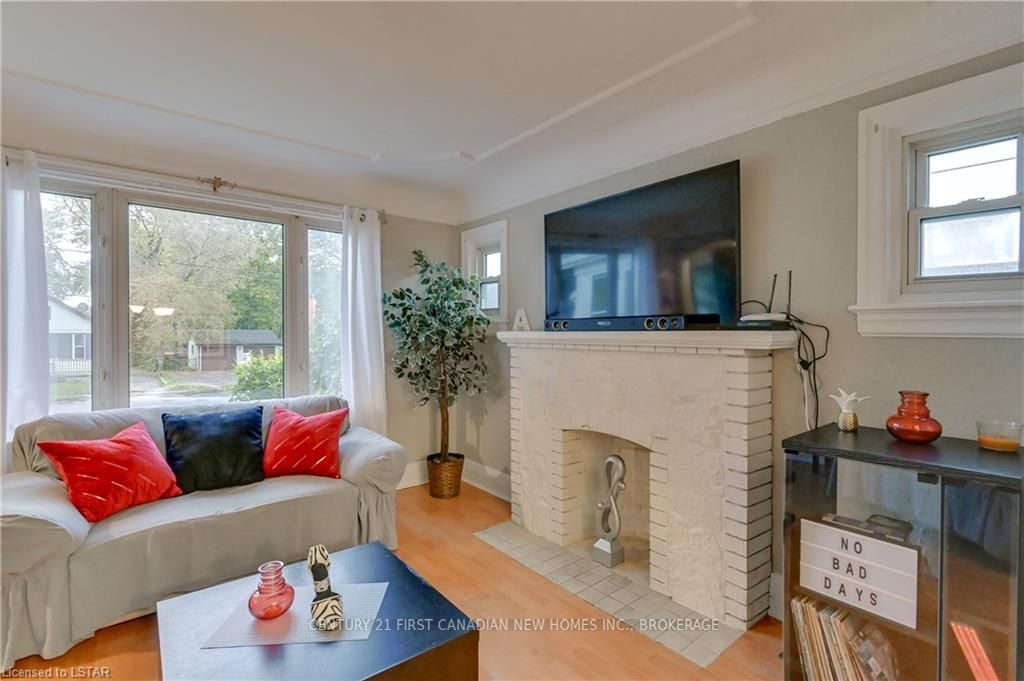 Listing Image 7