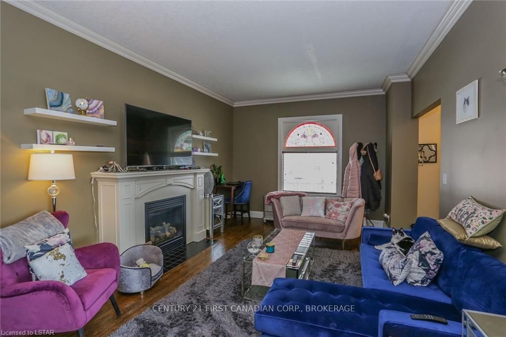Listing Image 8