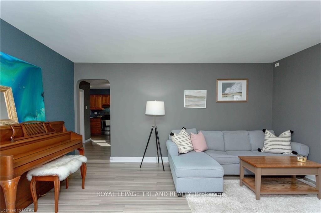 Listing Image 5