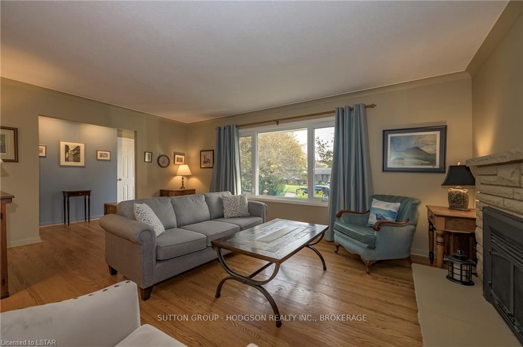 Listing Image 5