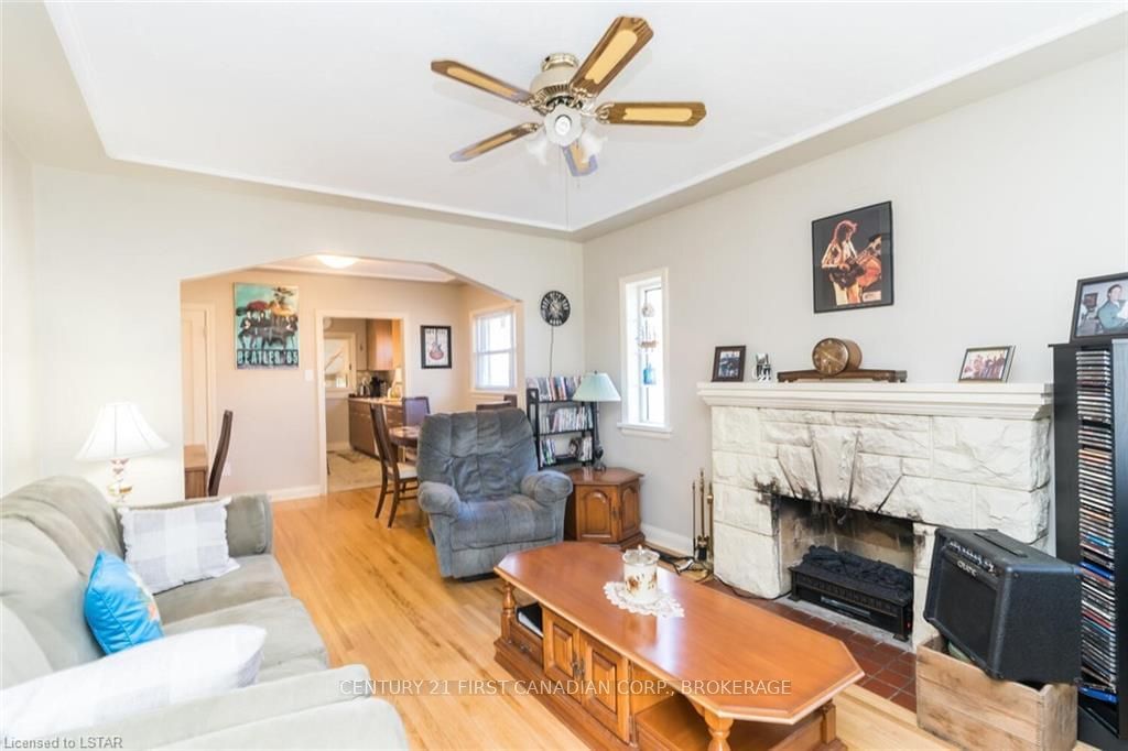 Listing Image 3