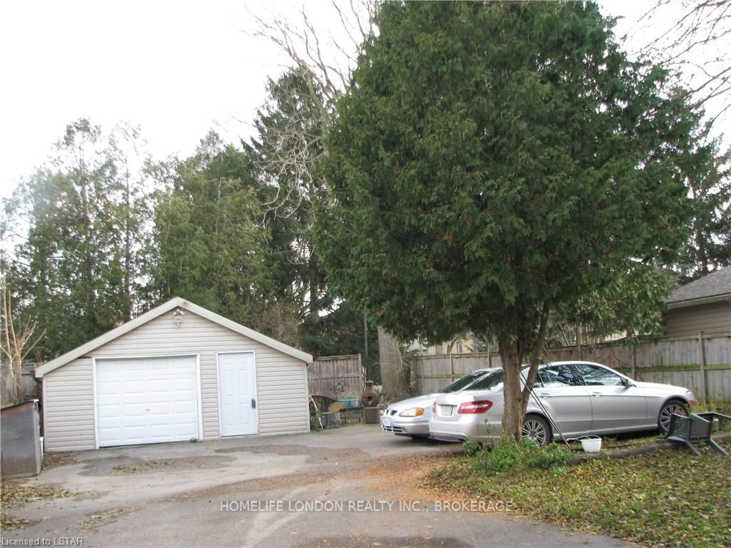 Listing Image 4