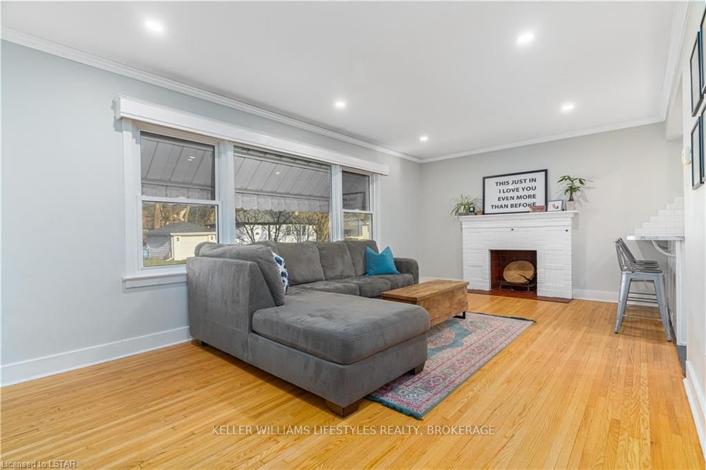 Listing Image 7
