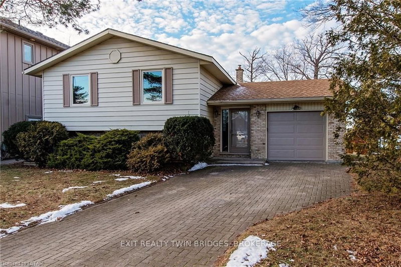 4084 Bluepoint Dr, Plympton-Wyoming, N0N 1J6 | Image 2