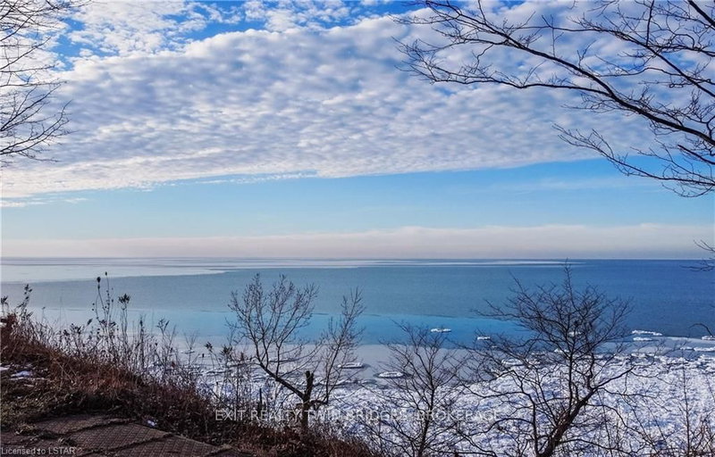 4084 Bluepoint Dr, Plympton-Wyoming, N0N 1J6 | Image 3