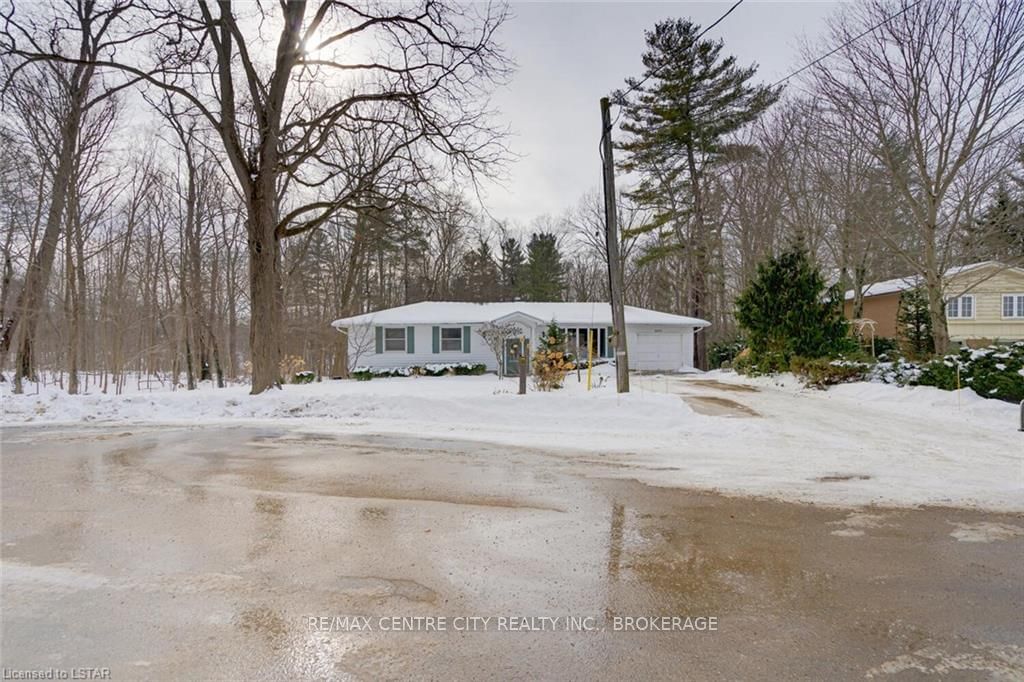 Detached House sold at 2075 Mulberry Drive, Strathroy-Caradoc, Campbellvale, N0L 1W0 - MLS: X7800926