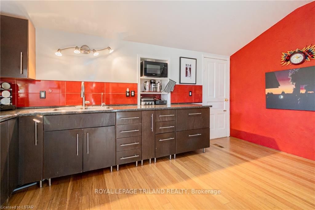 Listing Image 16
