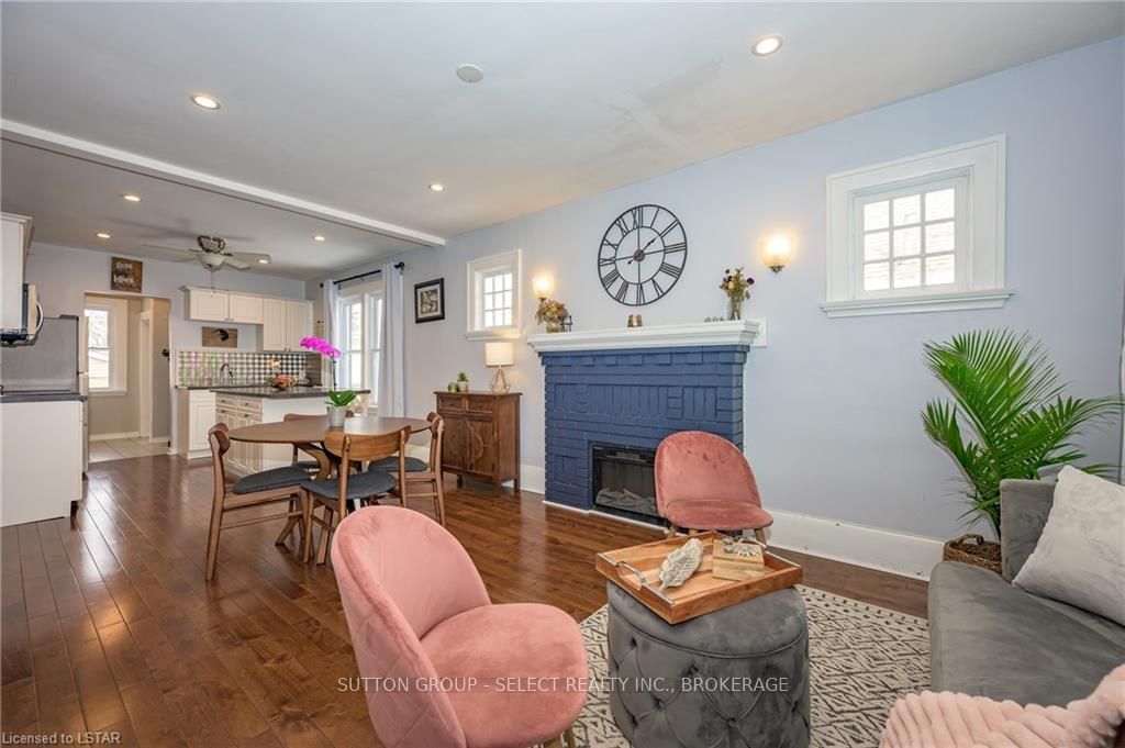 Listing Image 7