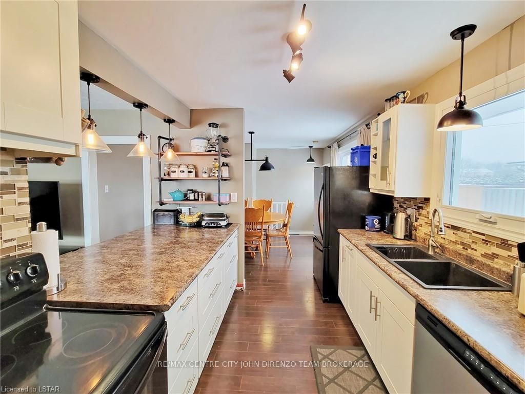 Listing Image 5
