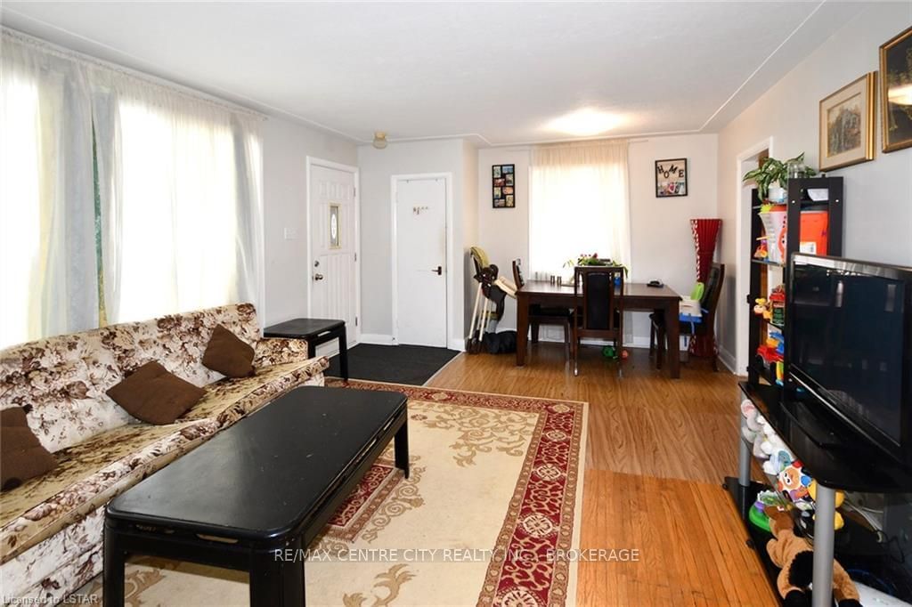 Listing Image 4