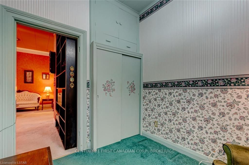 Listing Image 16