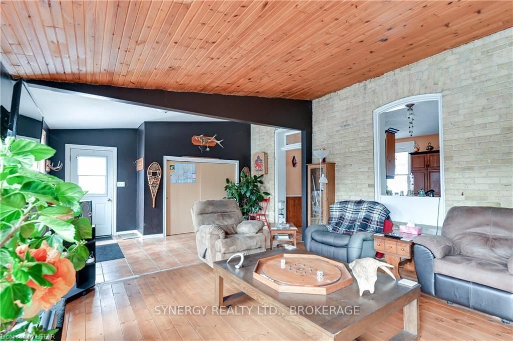 Listing Image 11