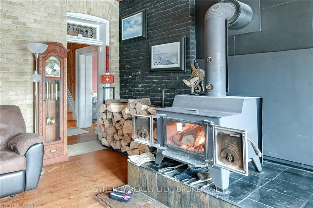 Listing Image 12