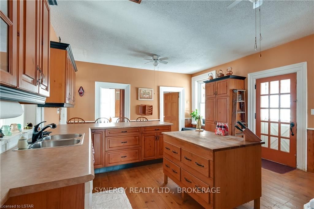 Listing Image 16